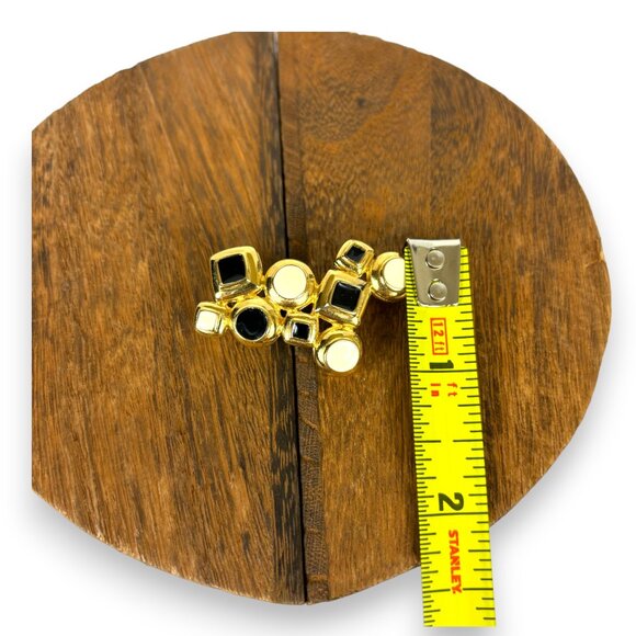 VINTAGE BLACK/WHITE ENAMELED GOLD PLATED SQUARE AND ROUND SHAPE BROOCH - Picture 7 of 9